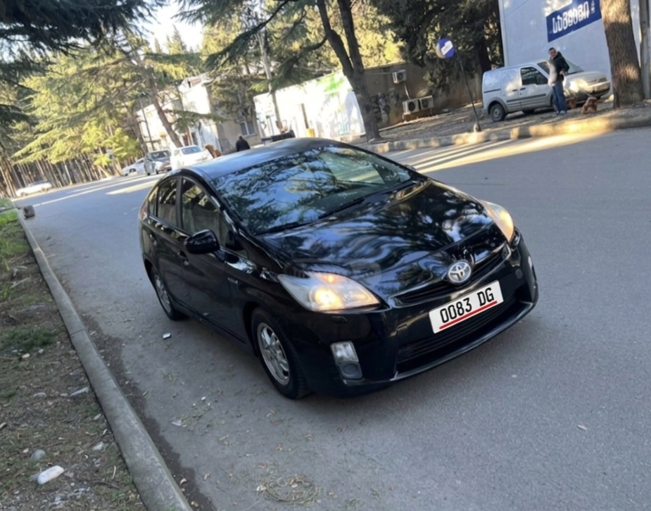 Toyota Prius 2014 — airport car rental