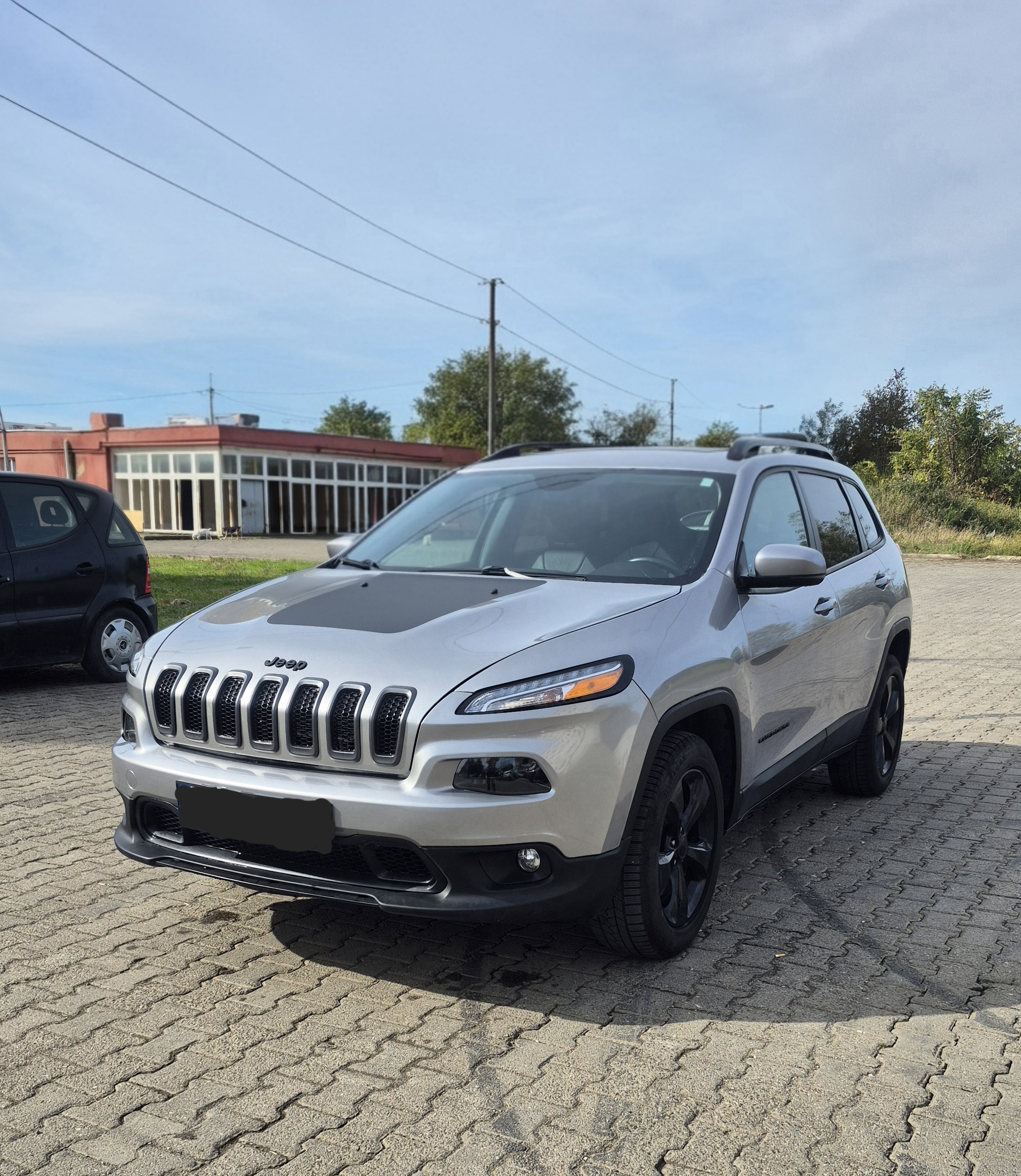 Jeep Cherokee 2018 — airport car rental