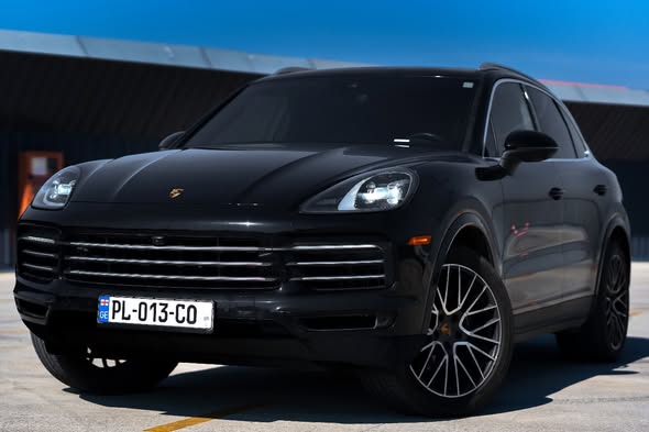 Porsche Cayenne 2019 — airport car rental