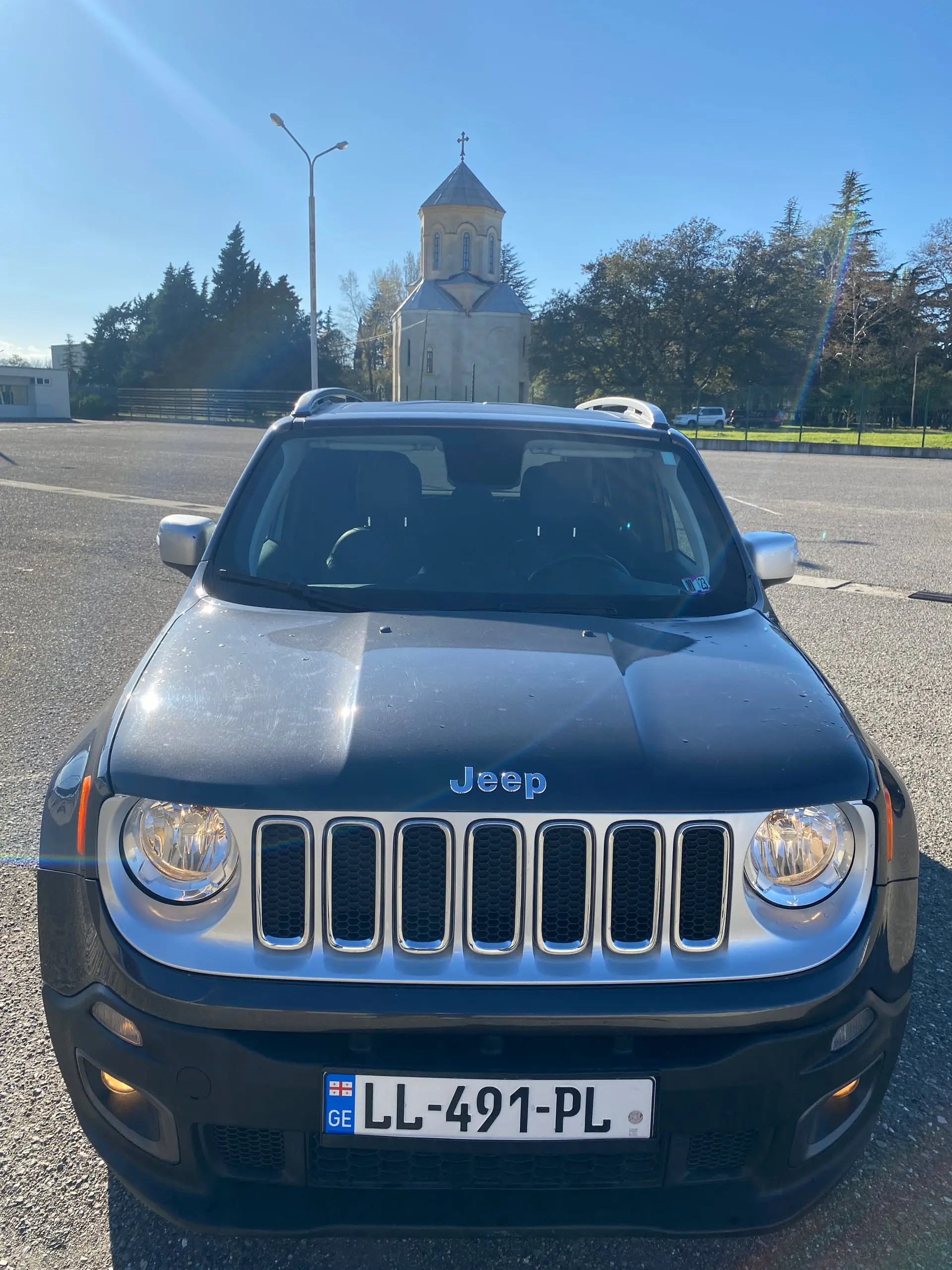 Jeep Renegade 2019 — airport car rental