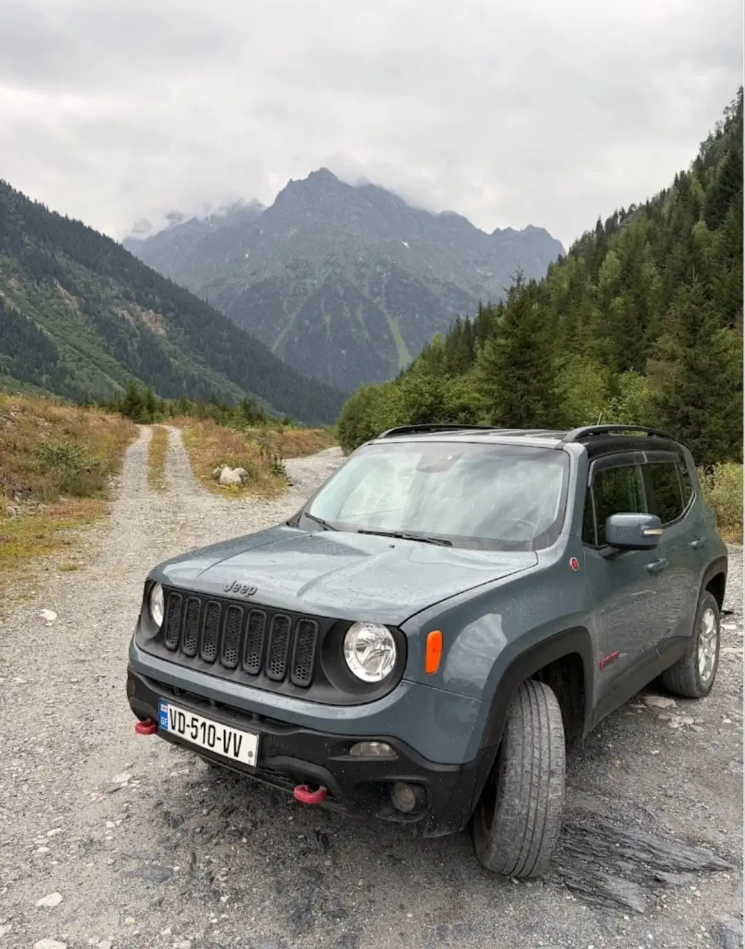 Jeep Renegade 2016 — airport car rental