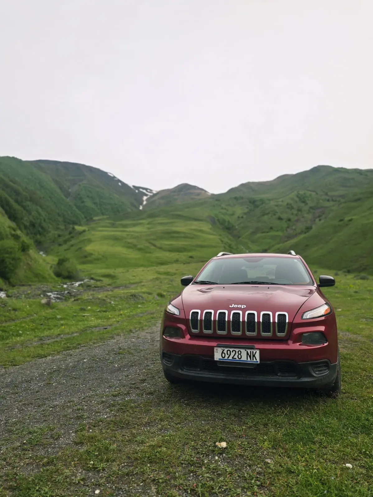 Jeep Cherokee 2015 — airport car rental
