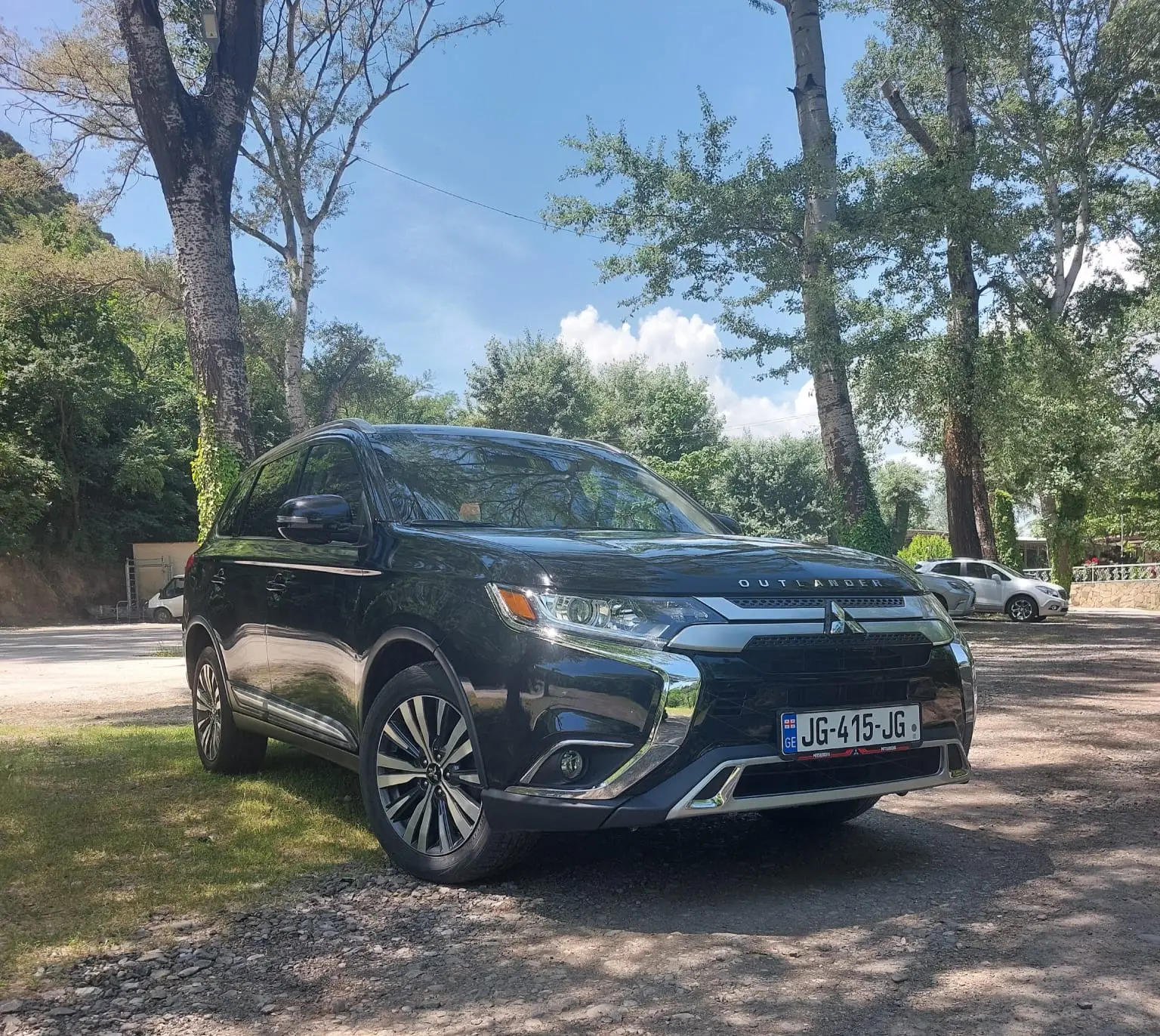 Mitsubishi Outlander 2018 — airport car rental