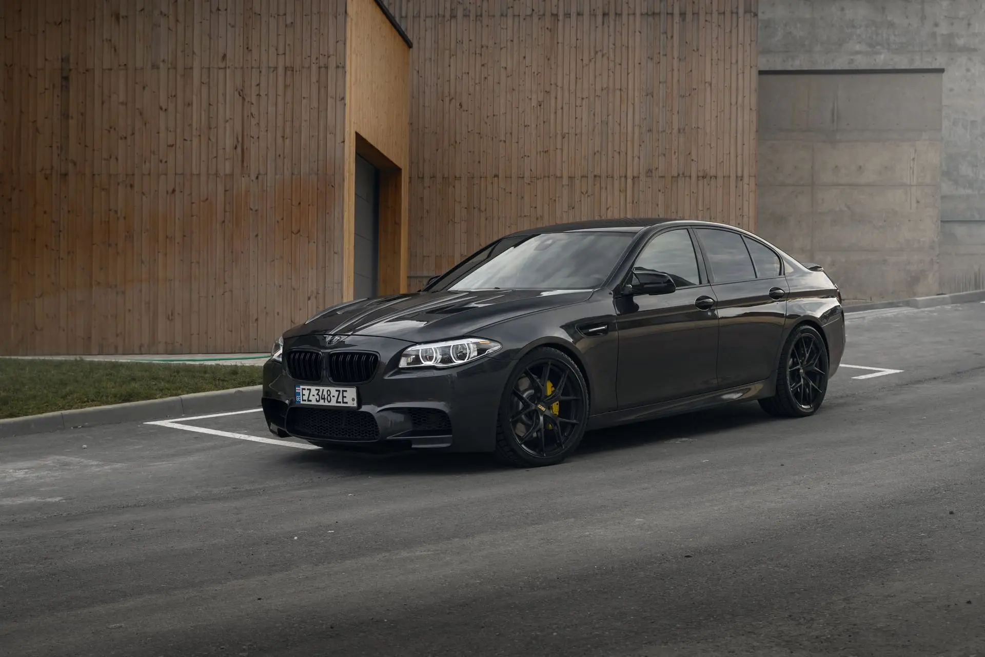 BMW 5 Series 2016 — airport car rental